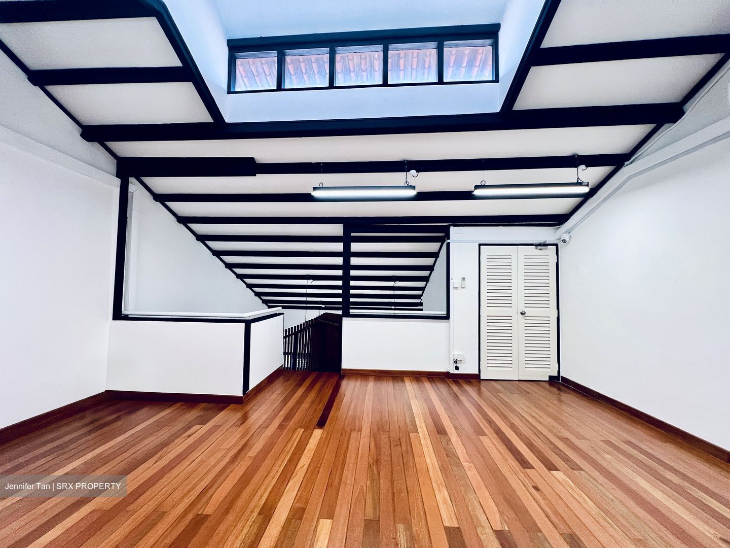 Club Street (D1), Office #613063291